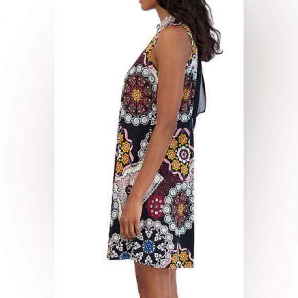 Robbie Bee Medallion Print Dress - Picture 4 of 8